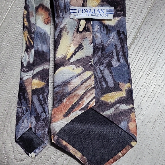 Abstract Patterned Tie - Picture 2 of 6